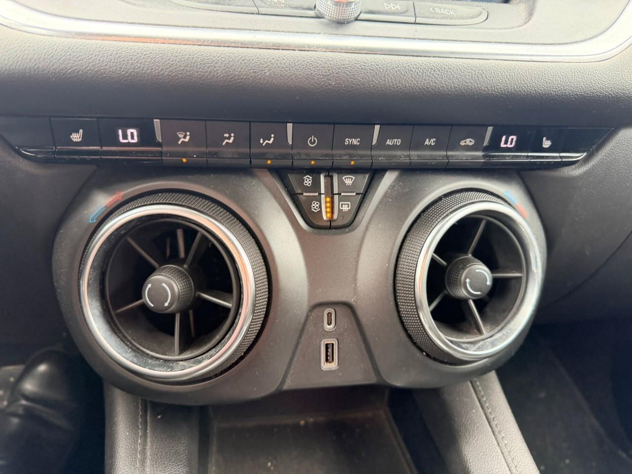 2019 Chevrolet Blazer FWD 4dr  3.6L Photo
