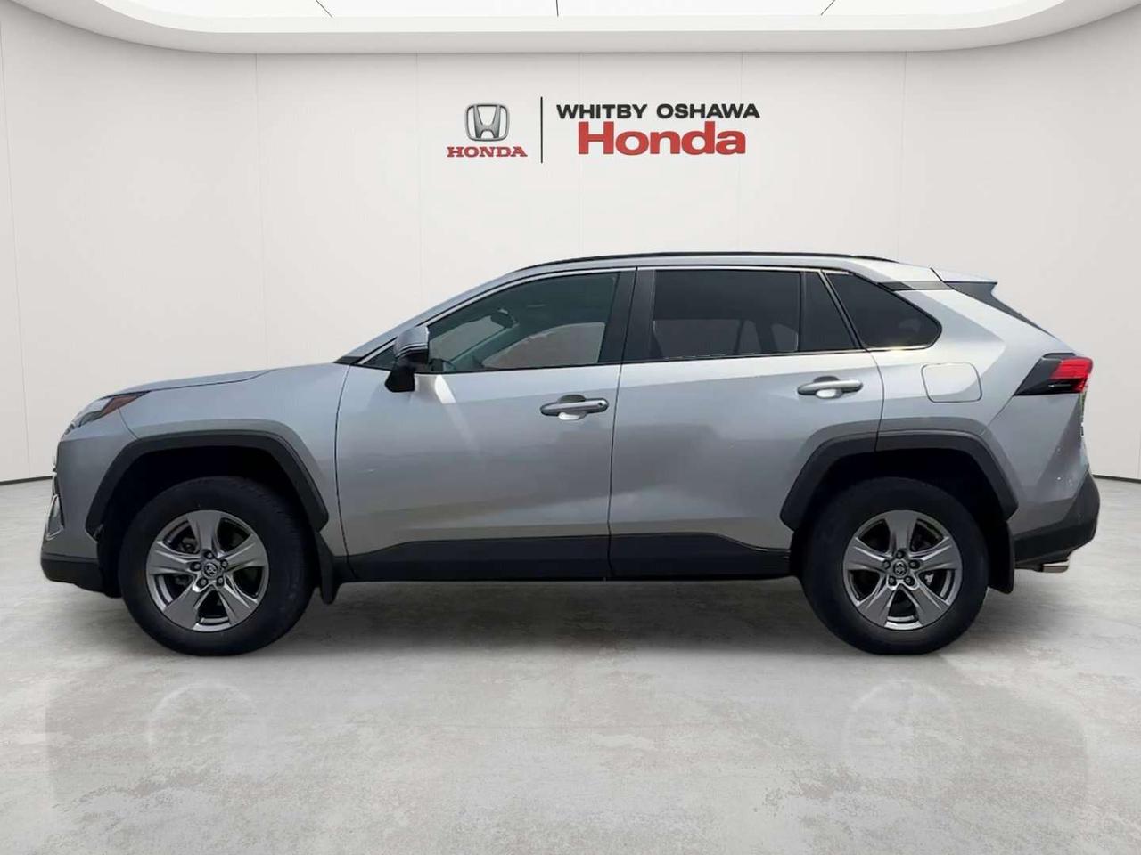 2025 Toyota RAV4 XLE Photo2