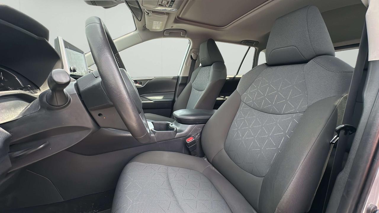 2025 Toyota RAV4 XLE Photo