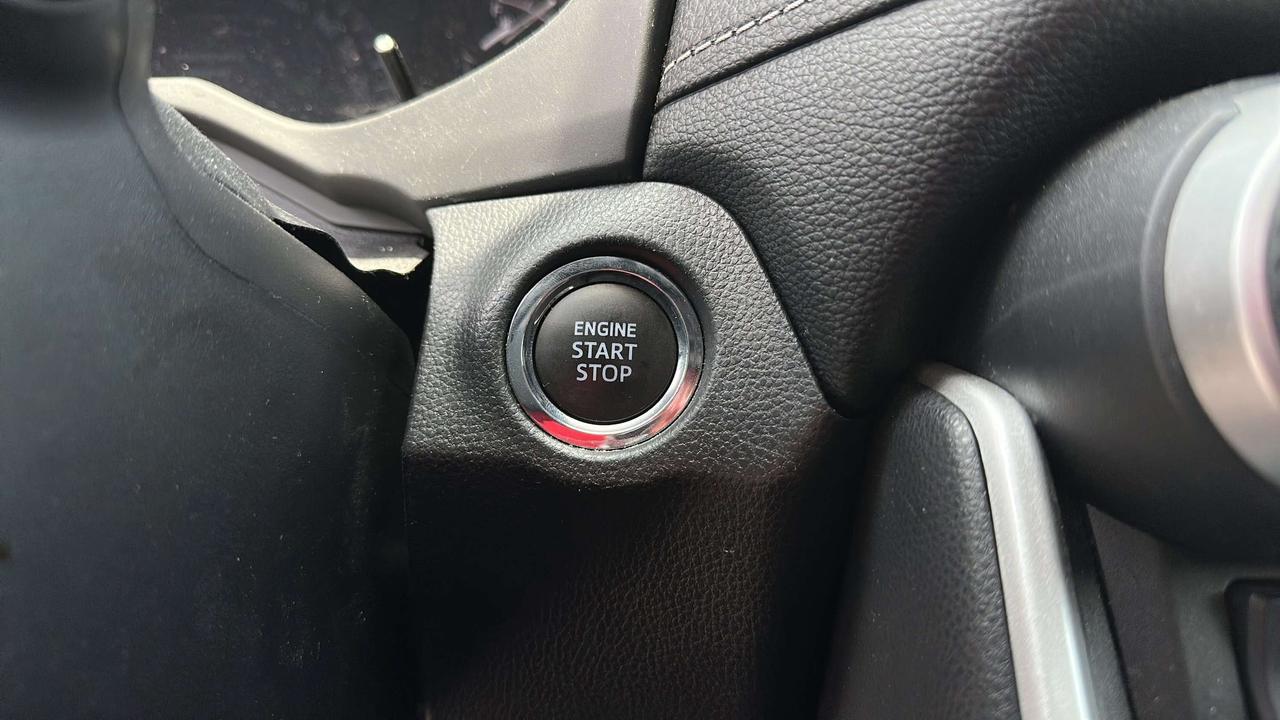 2025 Toyota RAV4 XLE Photo