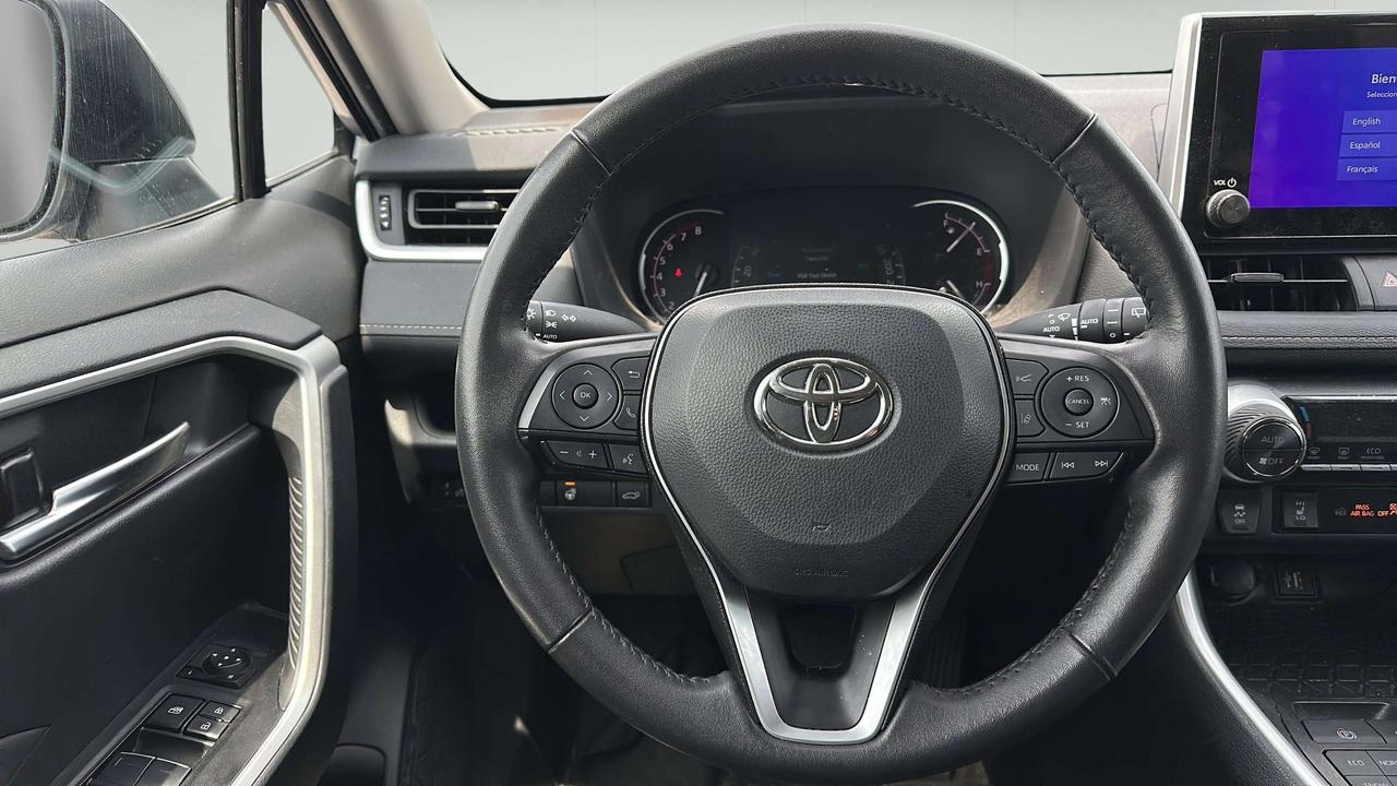 2025 Toyota RAV4 XLE Photo