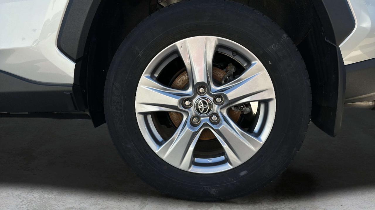 2025 Toyota RAV4 XLE Photo