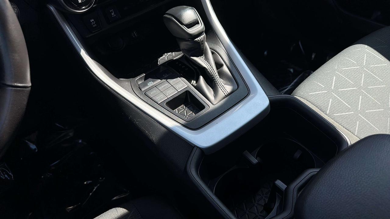 2025 Toyota RAV4 XLE Photo