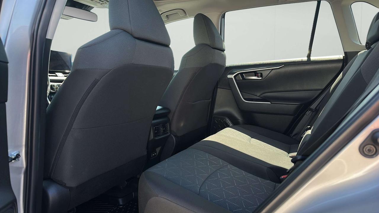 2025 Toyota RAV4 XLE Photo