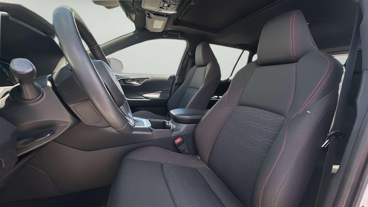 2024 Toyota RAV4 Prime SE Photo