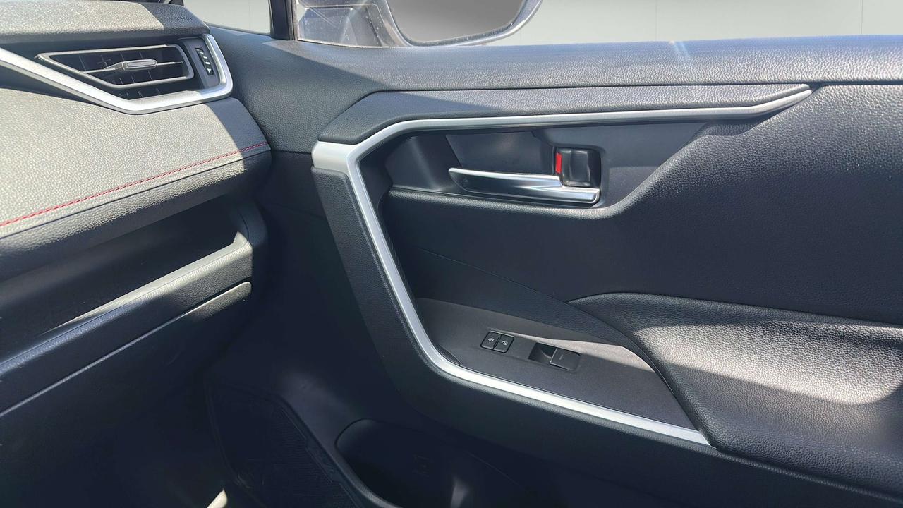 2024 Toyota RAV4 Prime SE Photo