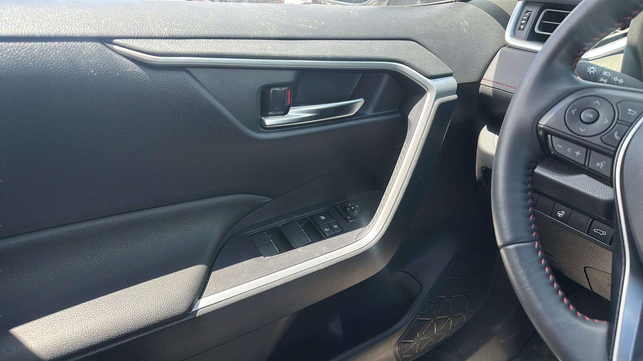 2024 Toyota RAV4 Prime SE Photo