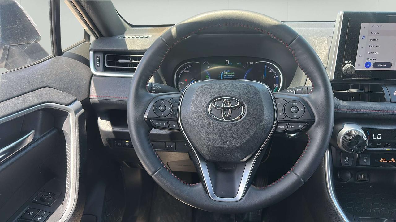 2024 Toyota RAV4 Prime SE Photo