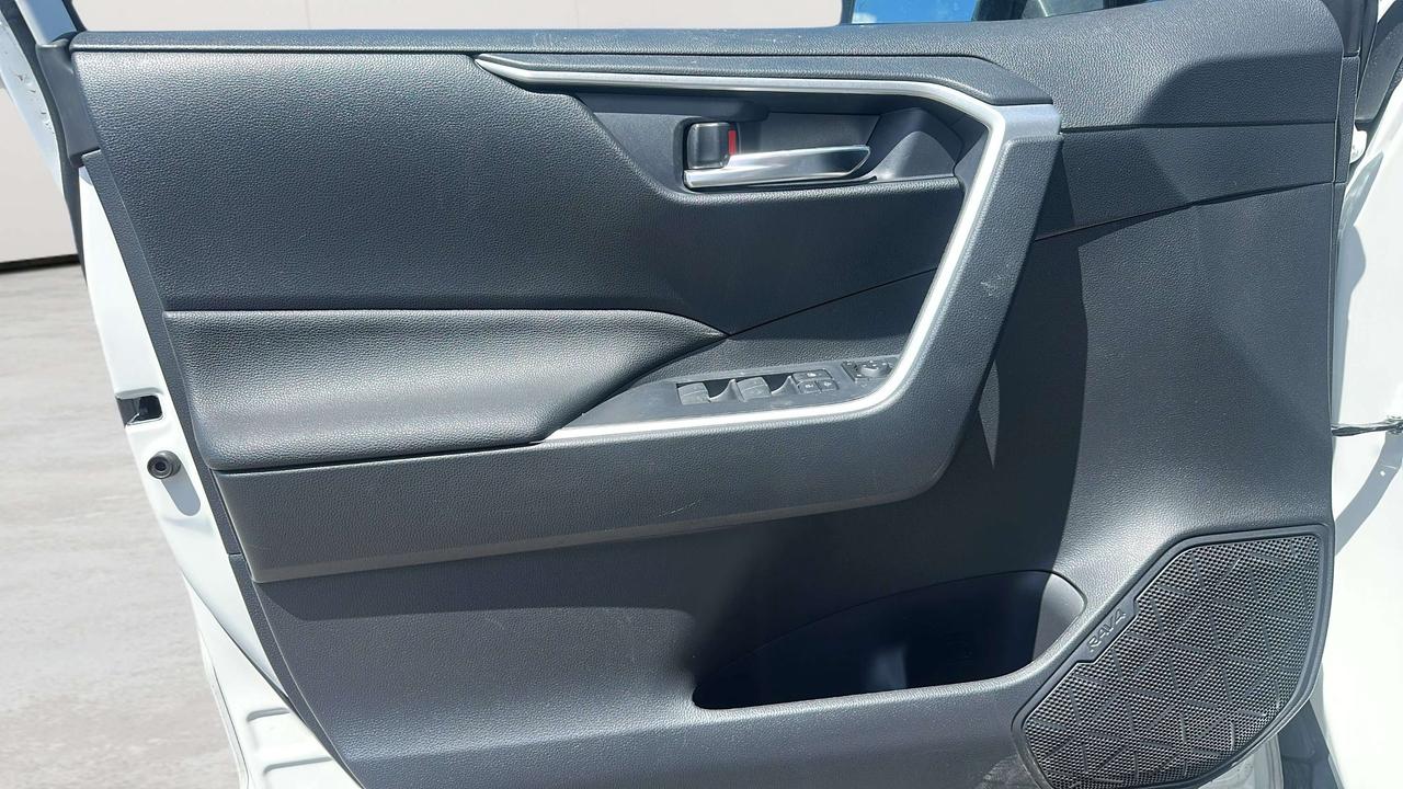 2024 Toyota RAV4 Prime SE Photo