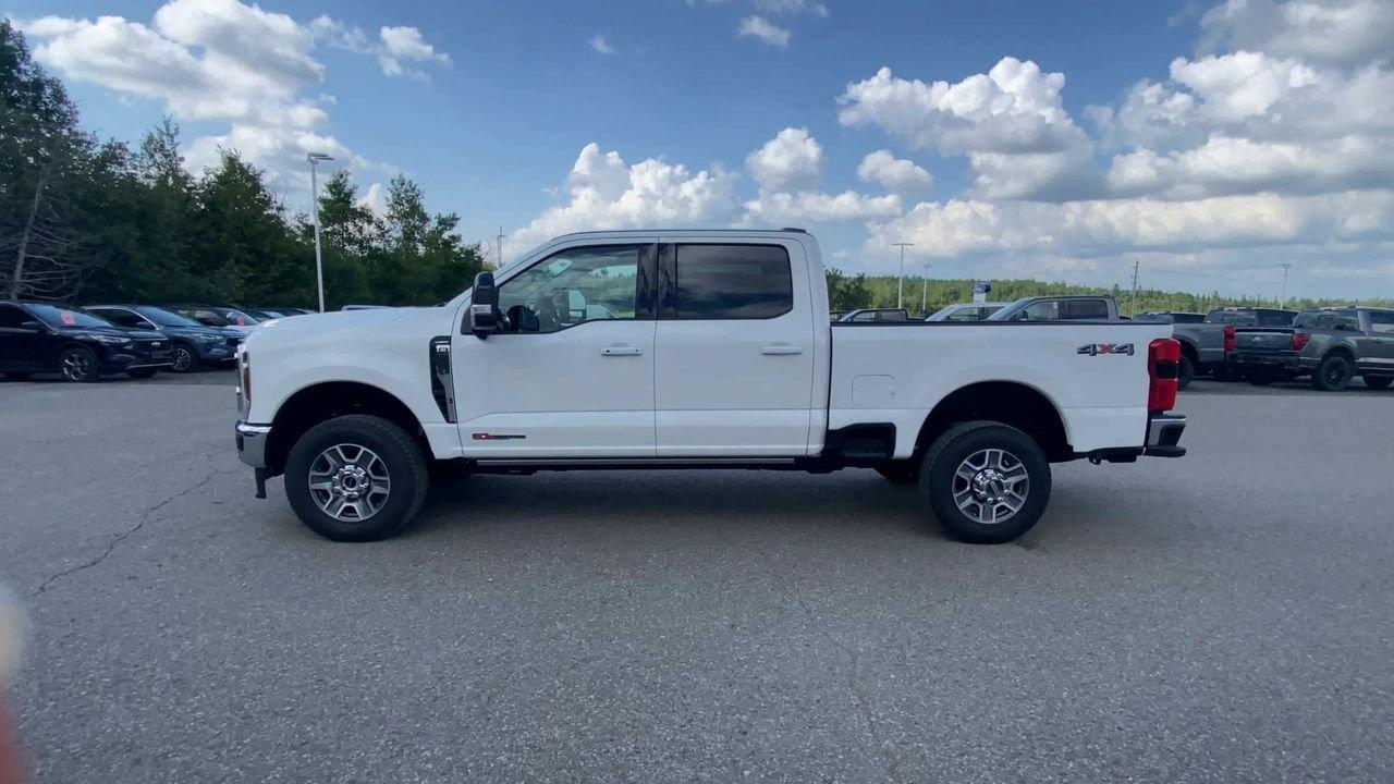 2026 Ford SUPER DUTY F-250 SRW LARIAT Photo