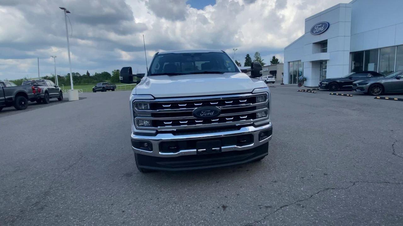 2026 Ford SUPER DUTY F-250 SRW LARIAT Photo
