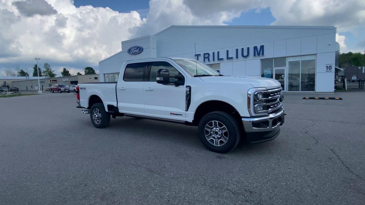 2026 Ford SUPER DUTY F-250 SRW LARIAT Photo1