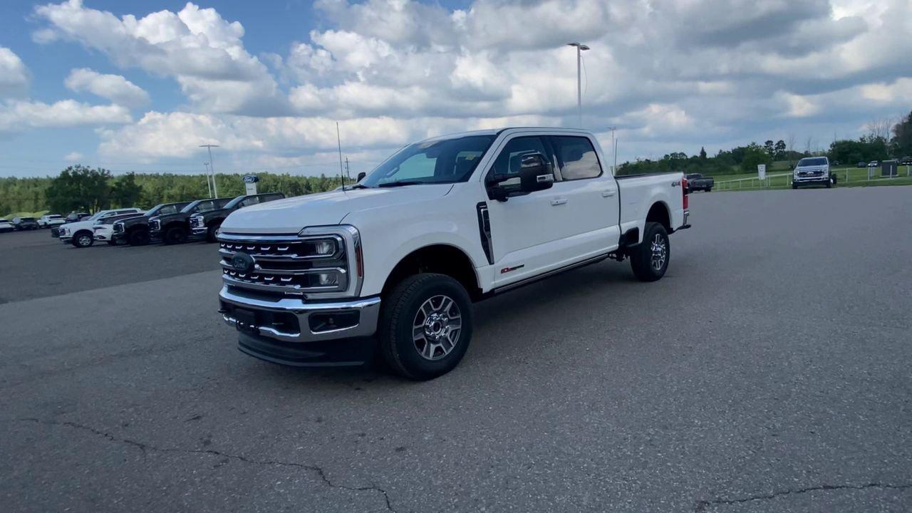 2026 Ford SUPER DUTY F-250 SRW LARIAT Photo