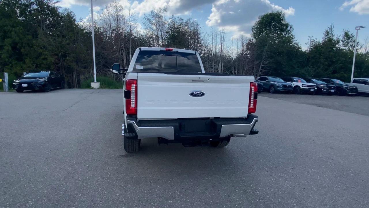 2026 Ford SUPER DUTY F-250 SRW LARIAT Photo