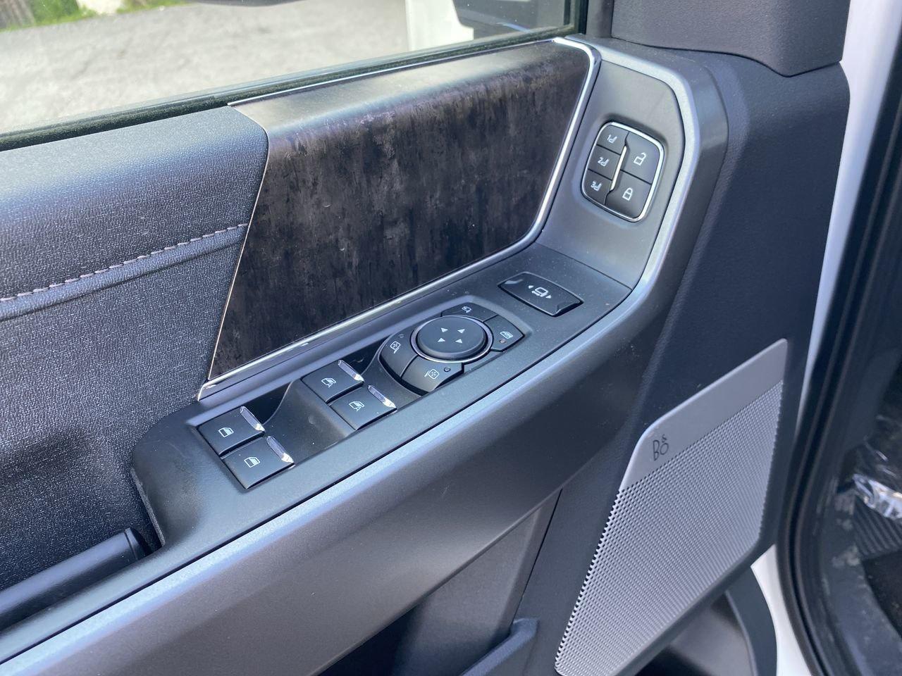 2026 Ford SUPER DUTY F-250 SRW LARIAT Photo