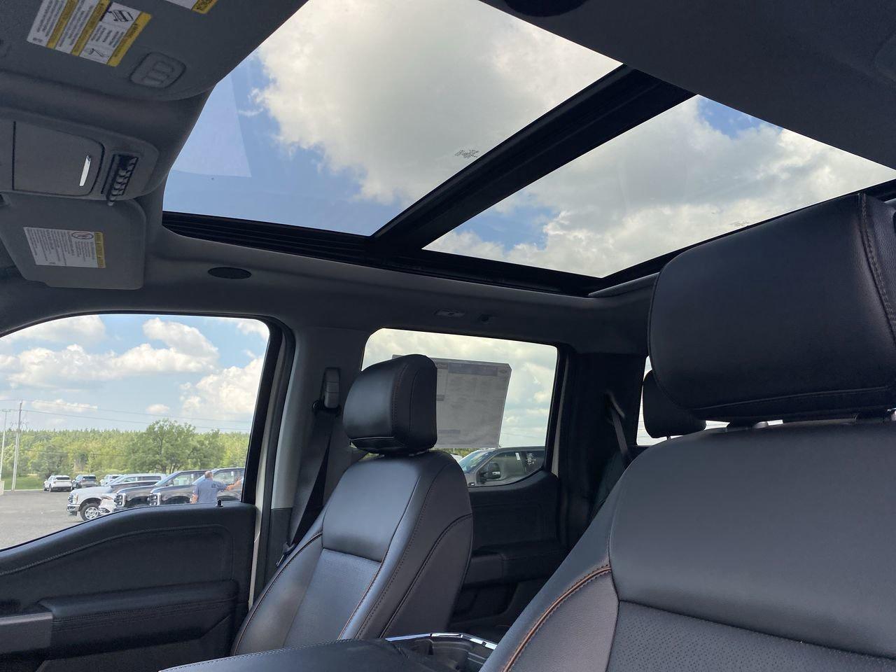 2026 Ford SUPER DUTY F-250 SRW LARIAT Photo