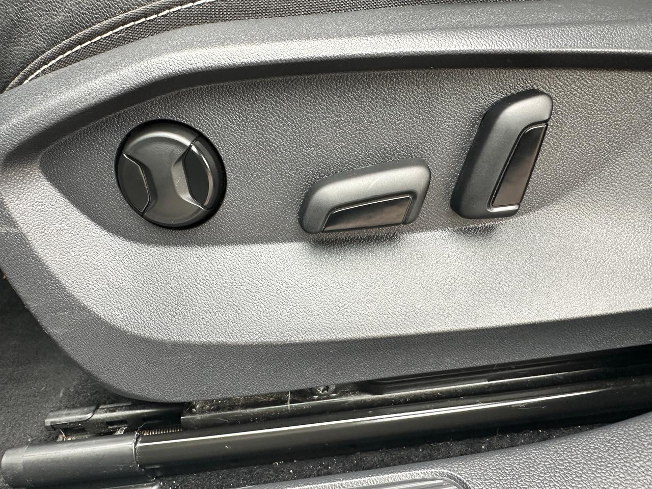2022 Volkswagen Taos HighlineAWD PanoRoof XM NAV DriverAssist BackupCam Photo