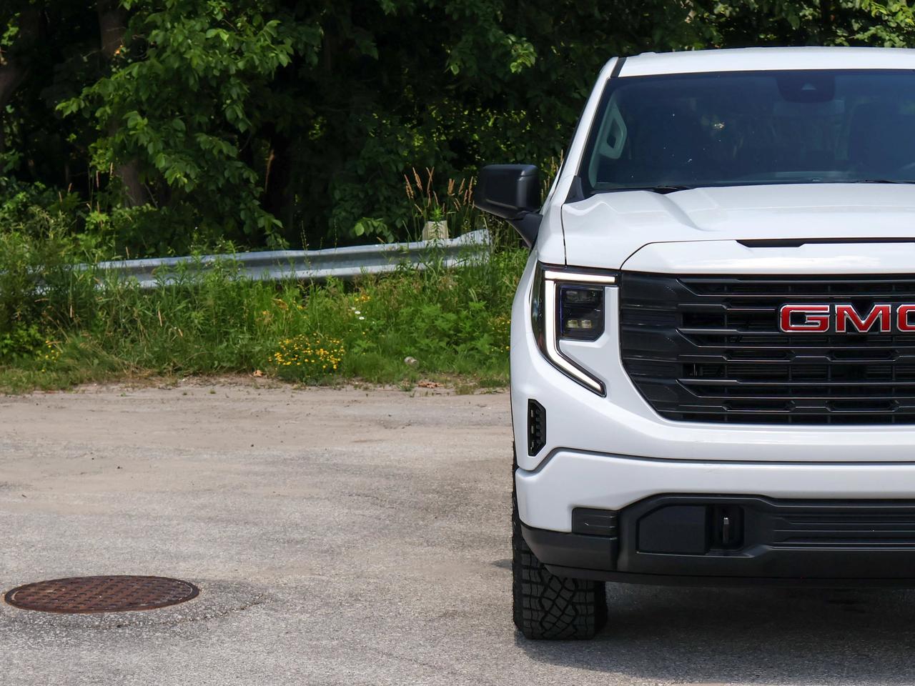 2026 GMC Sierra 1500 PRO Photo3