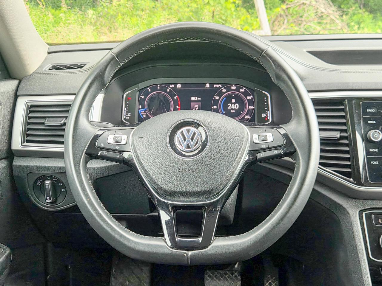 2019 Volkswagen Atlas EXECLINE Photo
