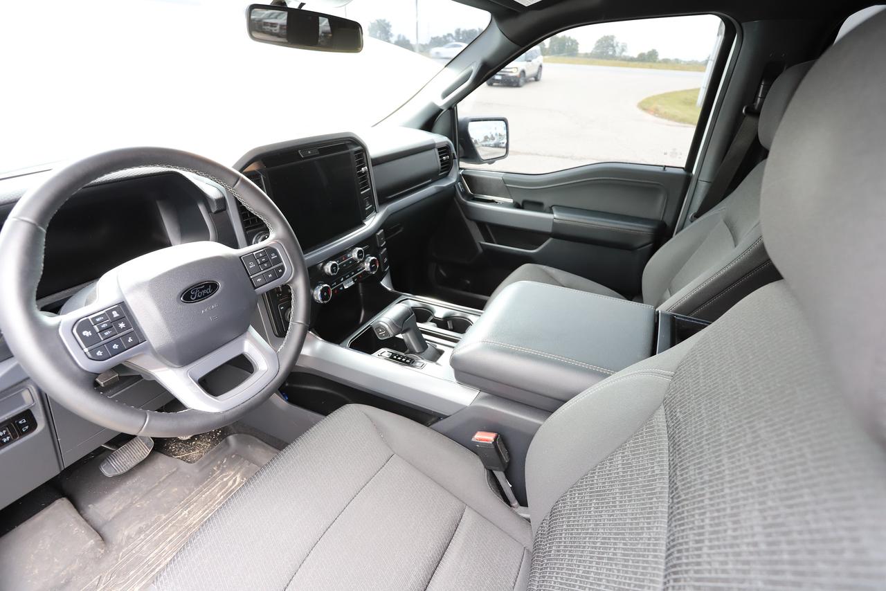 2025 Ford F-150 XLT 4WD SuperCrew 5.5' Box Photo1