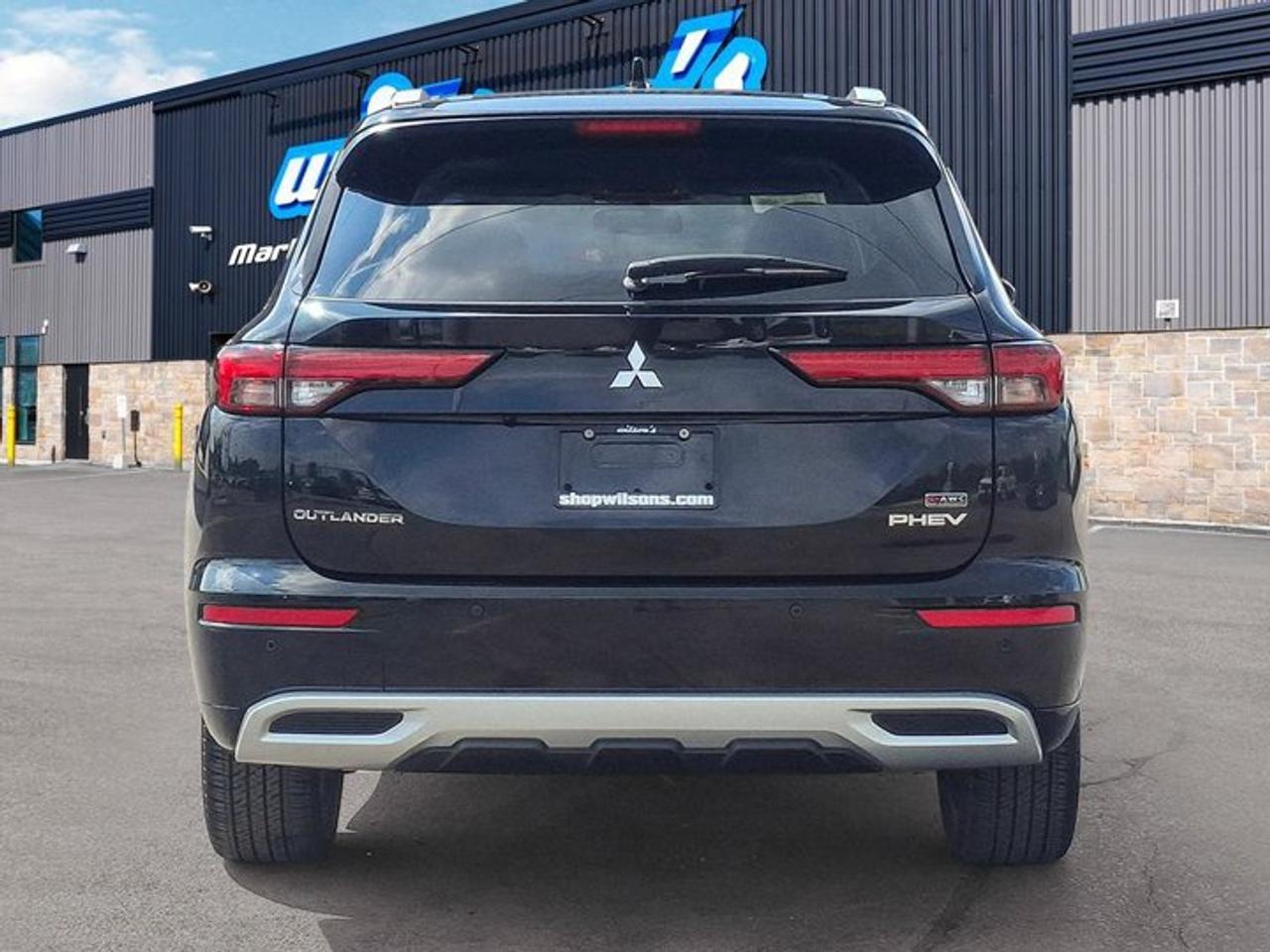 2024 Mitsubishi Outlander Plug-In Hybrid GT | Leather | Sunroof | HUD | 360 Camera | Bose | Adaptive Cruise | CarPlay + Android | and More ! Photo