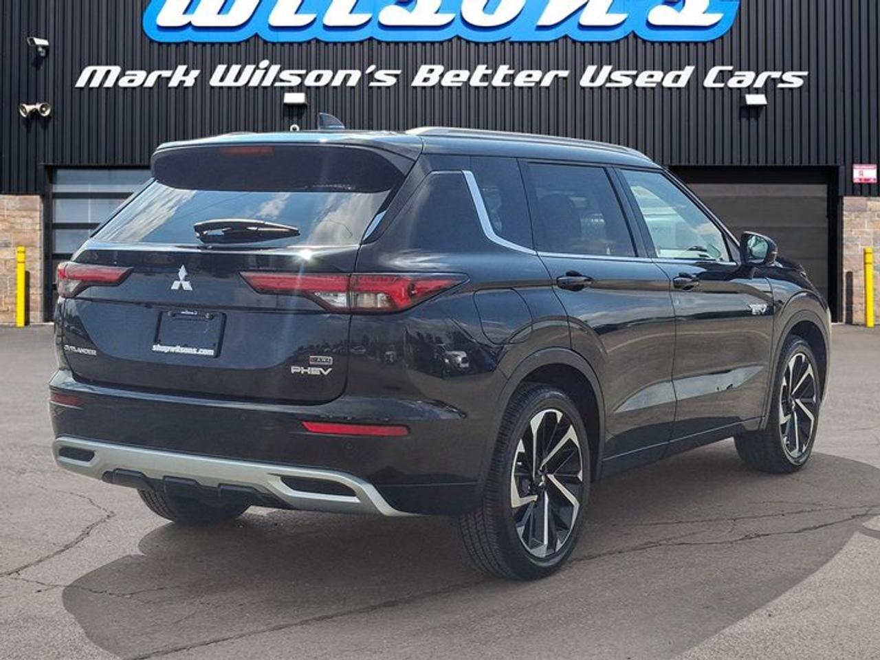 2024 Mitsubishi Outlander Plug-In Hybrid GT | Leather | Sunroof | HUD | 360 Camera | Bose | Adaptive Cruise | CarPlay + Android | and More ! Photo
