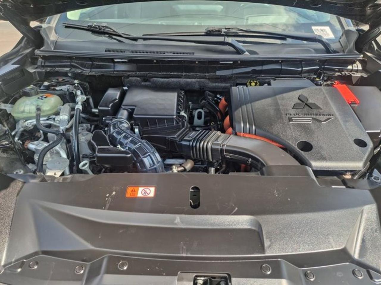 2024 Mitsubishi Outlander Plug-In Hybrid GT | Leather | Sunroof | HUD | 360 Camera | Bose | Adaptive Cruise | CarPlay + Android | and More ! Photo