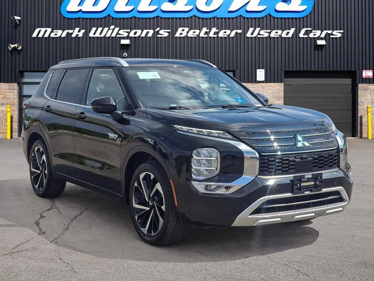 2024 Mitsubishi Outlander Plug-In Hybrid GT | Leather | Sunroof | HUD | 360 Camera | Bose | Adaptive Cruise | CarPlay + Android | and More ! Photo
