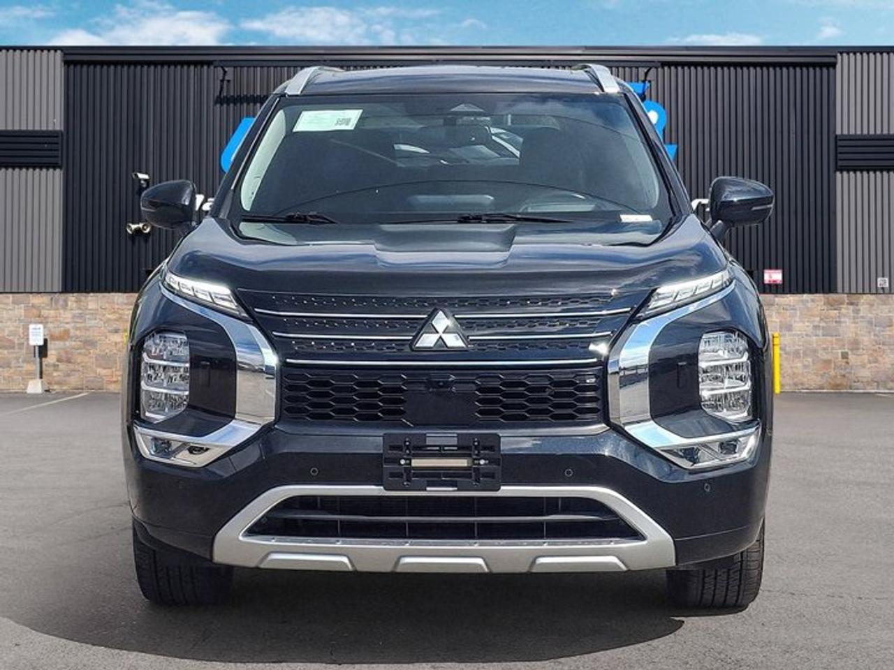 2024 Mitsubishi Outlander Plug-In Hybrid GT | Leather | Sunroof | HUD | 360 Camera | Bose | Adaptive Cruise | CarPlay + Android | and More ! Photo