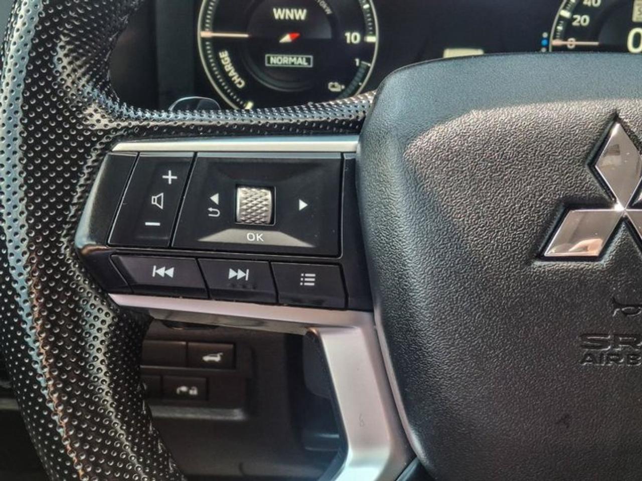 2024 Mitsubishi Outlander Plug-In Hybrid GT | Leather | Sunroof | HUD | 360 Camera | Bose | Adaptive Cruise | CarPlay + Android | and More ! Photo