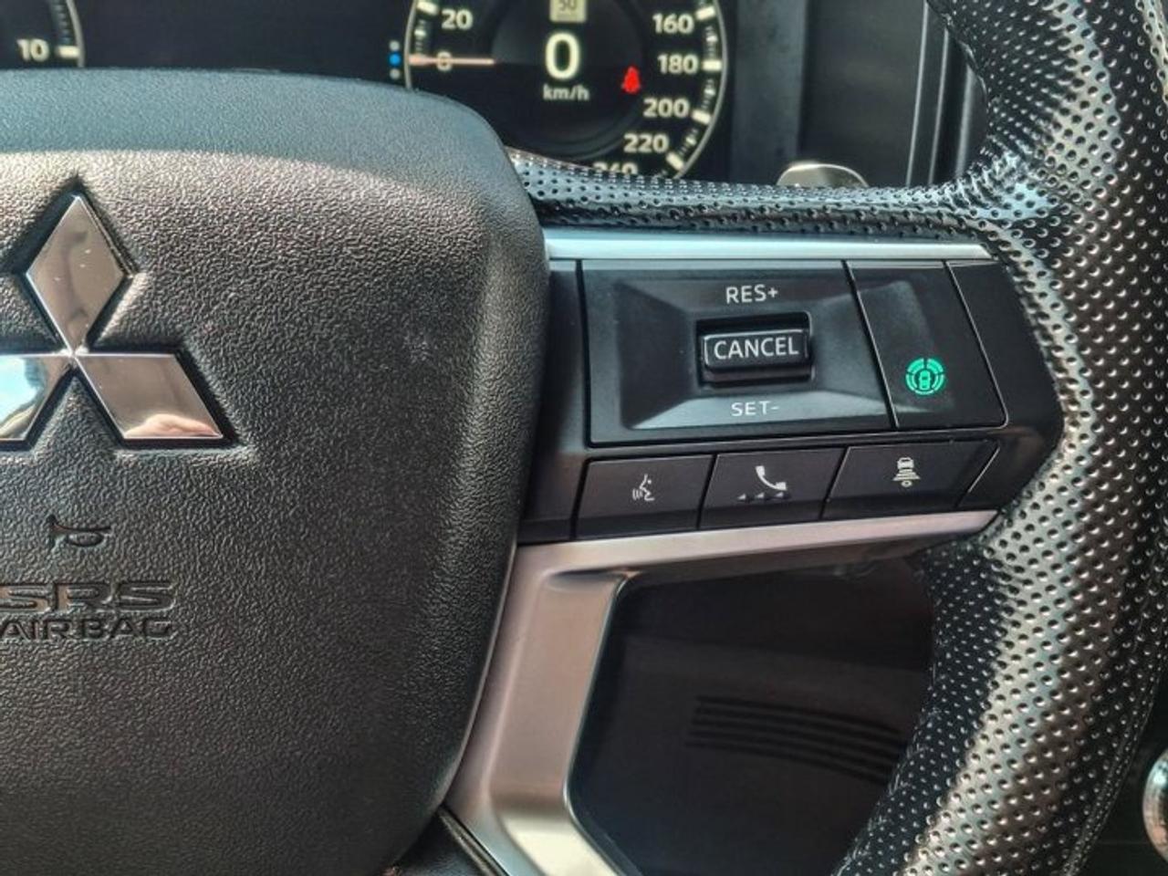 2024 Mitsubishi Outlander Plug-In Hybrid GT | Leather | Sunroof | HUD | 360 Camera | Bose | Adaptive Cruise | CarPlay + Android | and More ! Photo