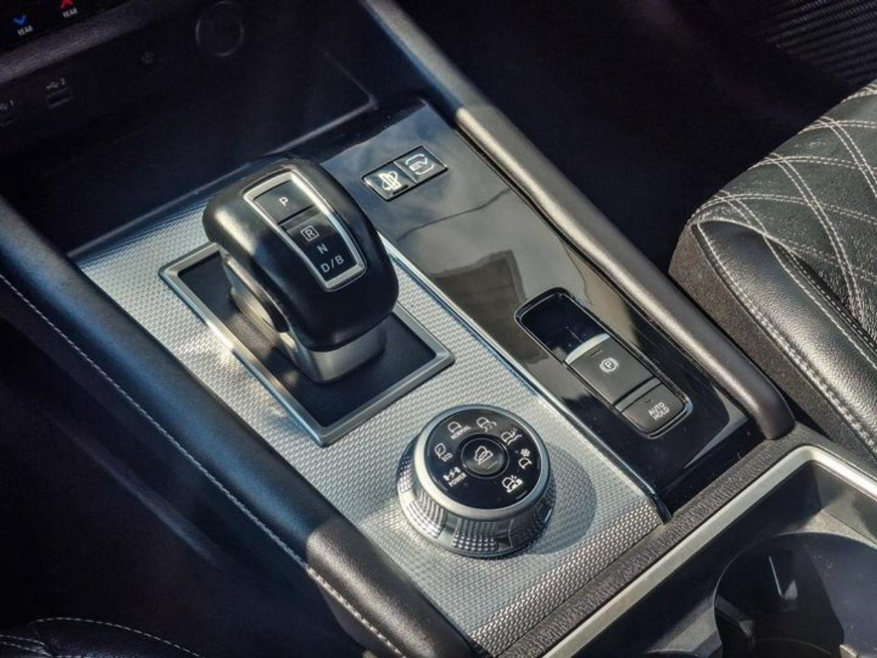 2024 Mitsubishi Outlander Plug-In Hybrid GT | Leather | Sunroof | HUD | 360 Camera | Bose | Adaptive Cruise | CarPlay + Android | and More ! Photo