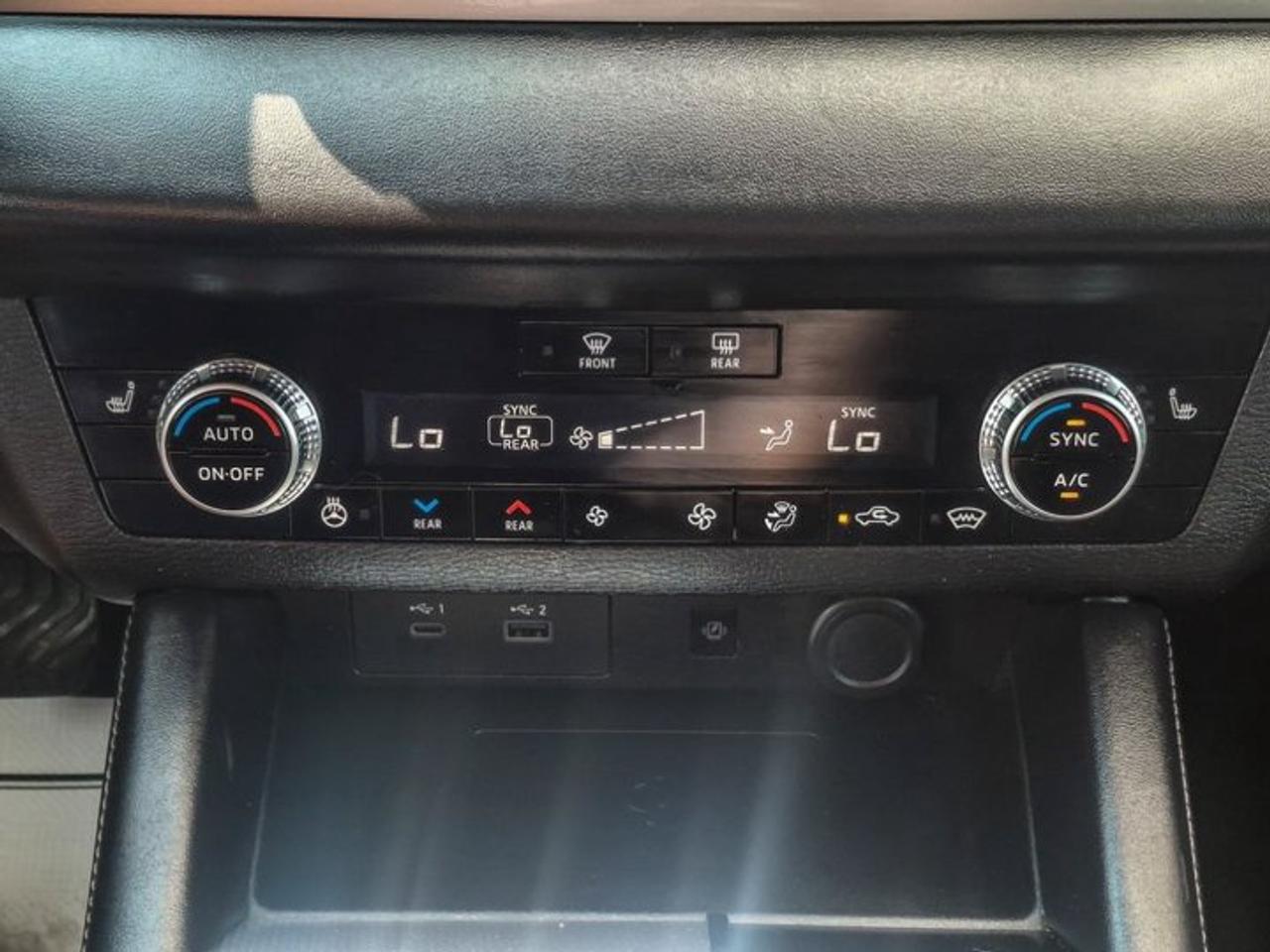 2024 Mitsubishi Outlander Plug-In Hybrid GT | Leather | Sunroof | HUD | 360 Camera | Bose | Adaptive Cruise | CarPlay + Android | and More ! Photo