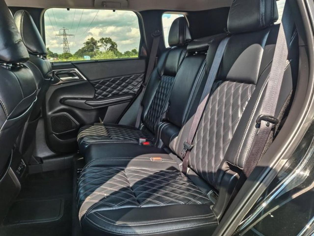 2024 Mitsubishi Outlander Plug-In Hybrid GT | Leather | Sunroof | HUD | 360 Camera | Bose | Adaptive Cruise | CarPlay + Android | and More ! Photo