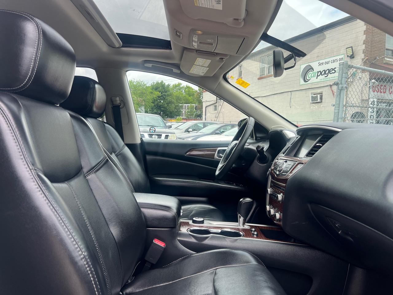 2017 Nissan Pathfinder 7 SEATS- LEATHER-NAV-PANORAMIC SR/F-BACK CAM-MORE! Photo