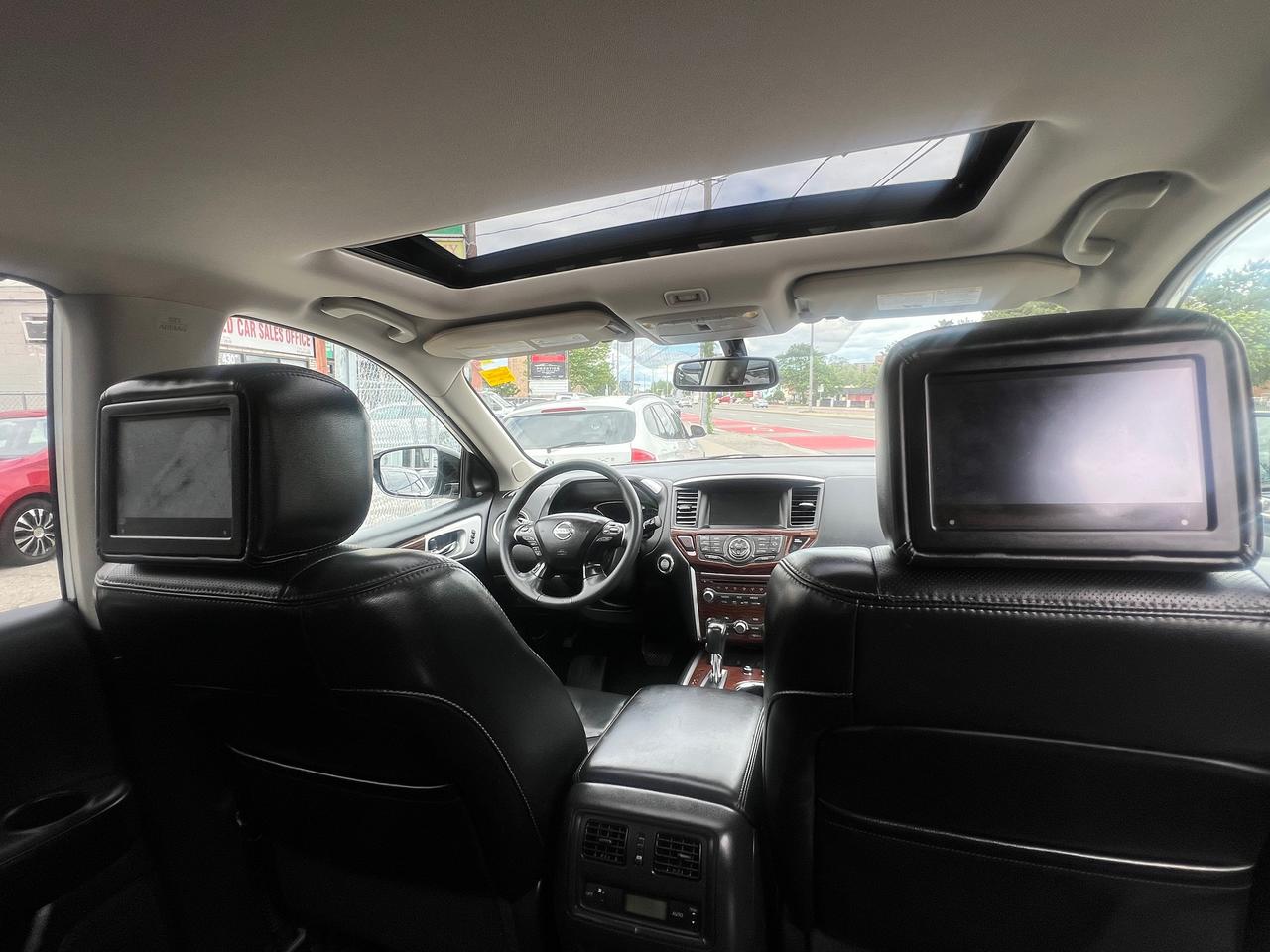2017 Nissan Pathfinder 7 SEATS- LEATHER-NAV-PANORAMIC SR/F-BACK CAM-MORE! Photo