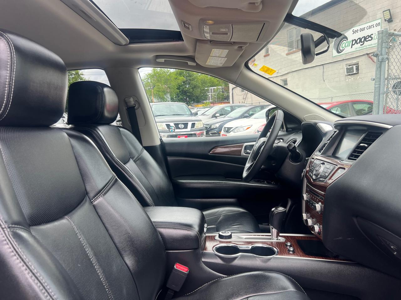 2017 Nissan Pathfinder 7 SEATS- LEATHER-NAV-PANORAMIC SR/F-BACK CAM-MORE! Photo