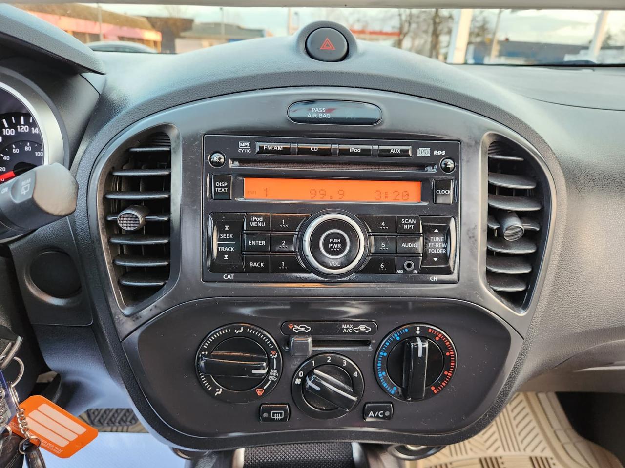 2014 Nissan Juke SV Photo