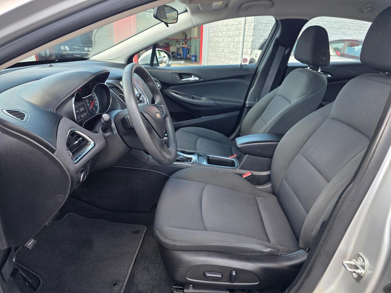 2016 Chevrolet Cruze LT Photo