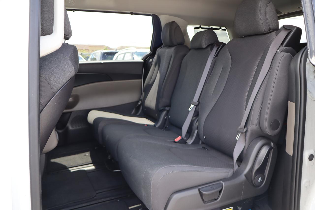 2025 Kia Carnival LX Photo