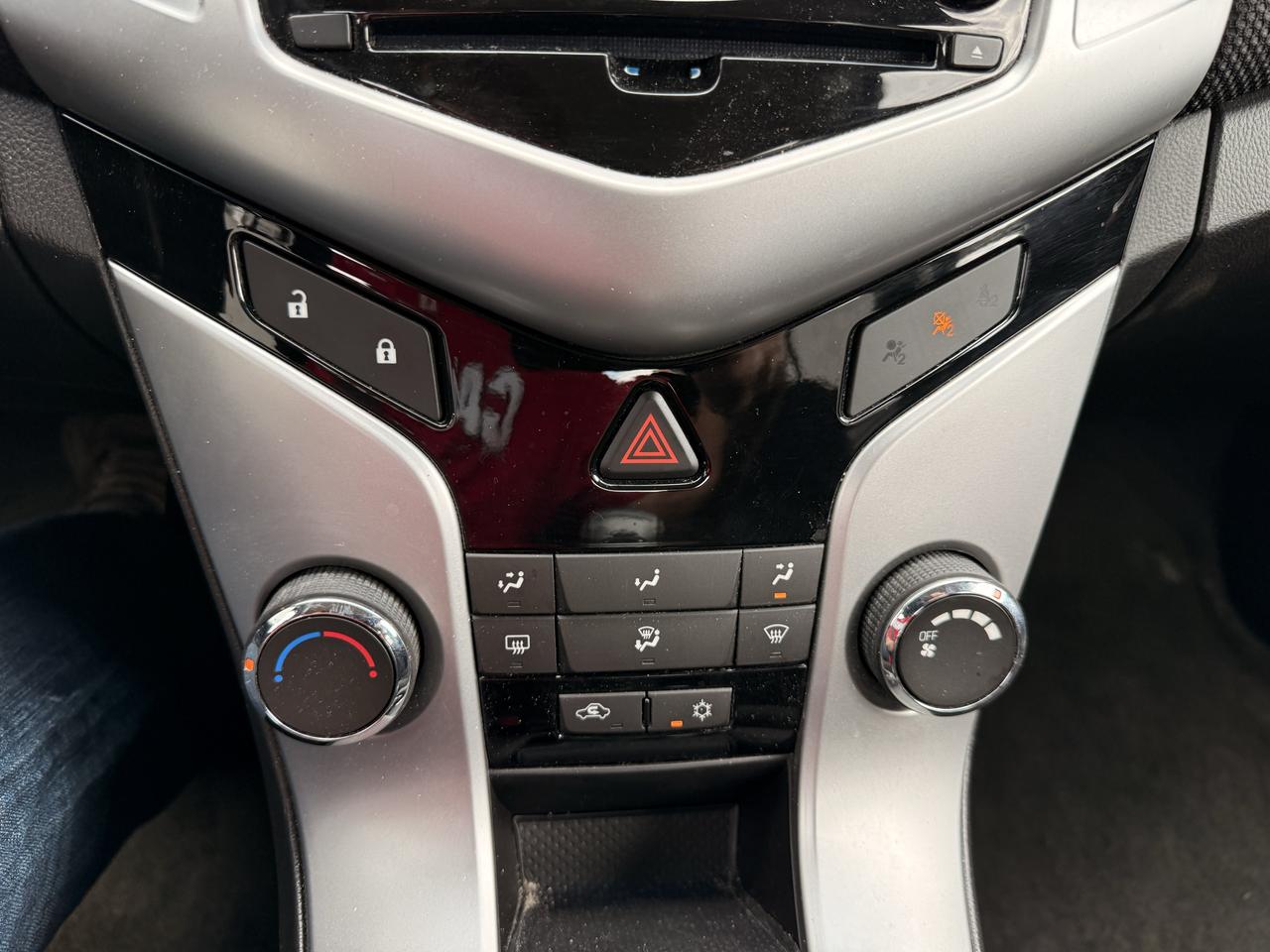 2011 Chevrolet Cruze 4dr Sdn LT Turbo w/1SA Photo