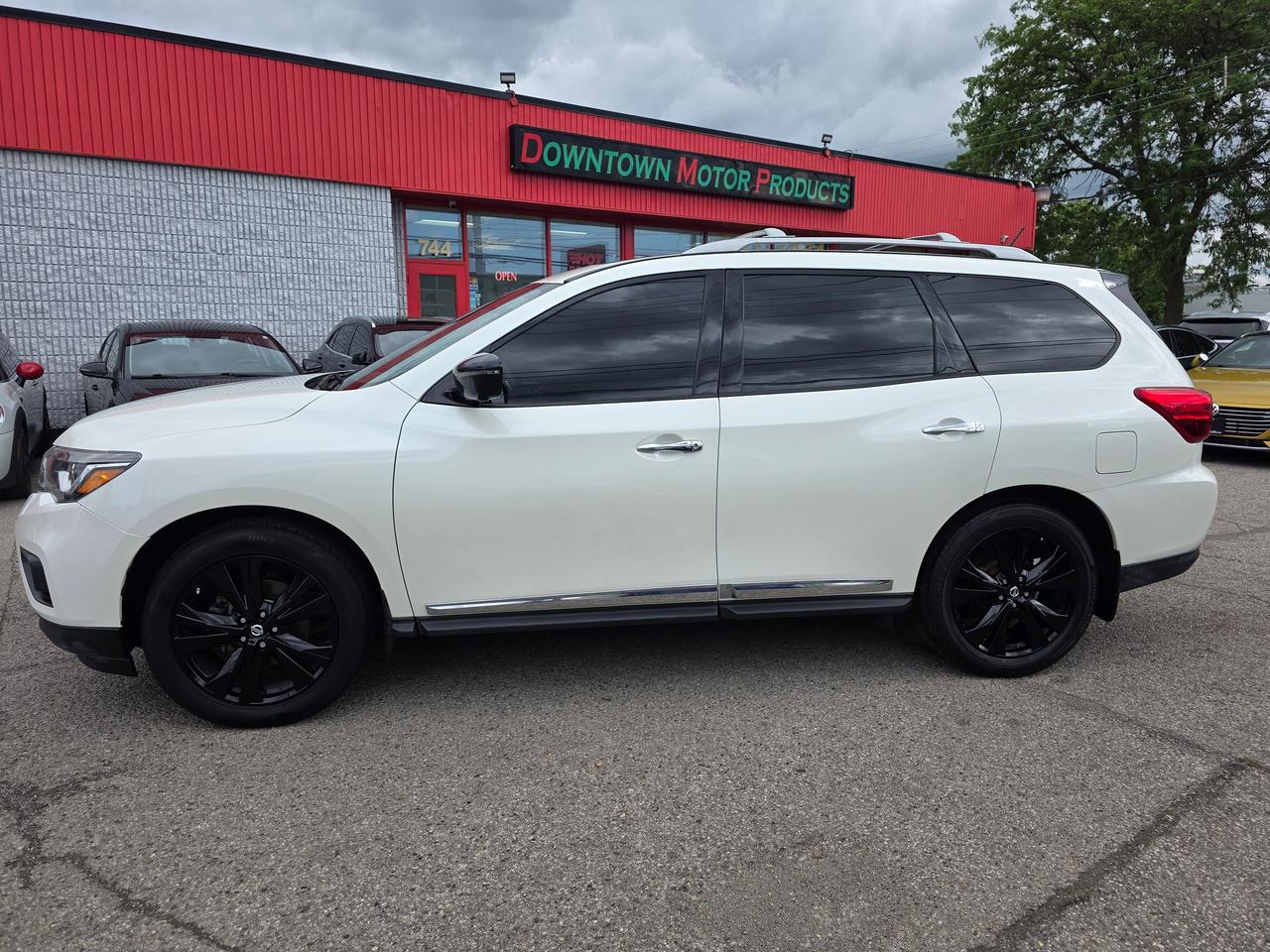 2017 Nissan Pathfinder Platinum 4WD 7 Passenger Photo2
