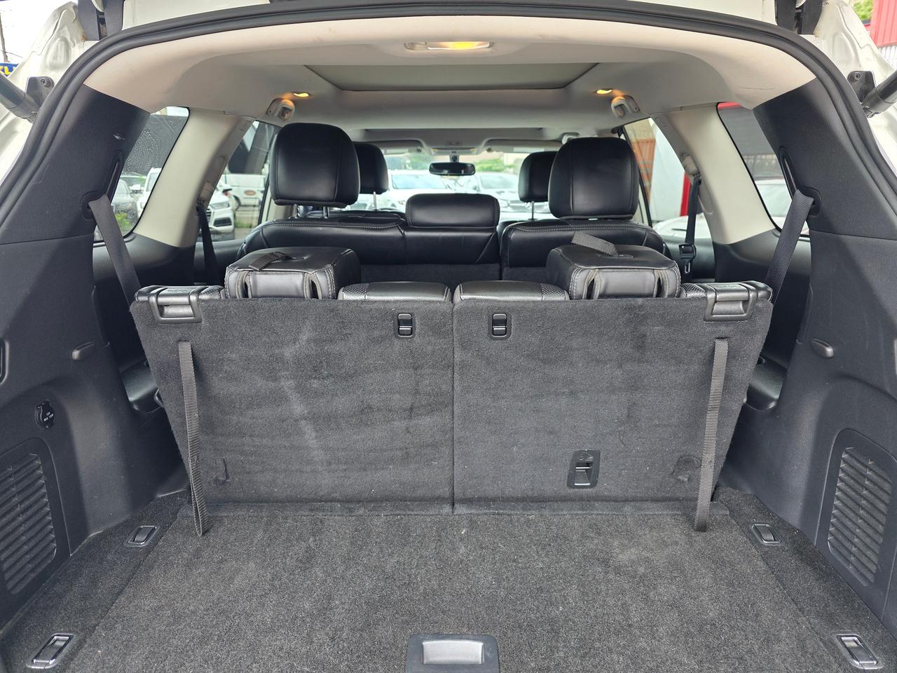 2017 Nissan Pathfinder Platinum 4WD 7 Passenger Photo