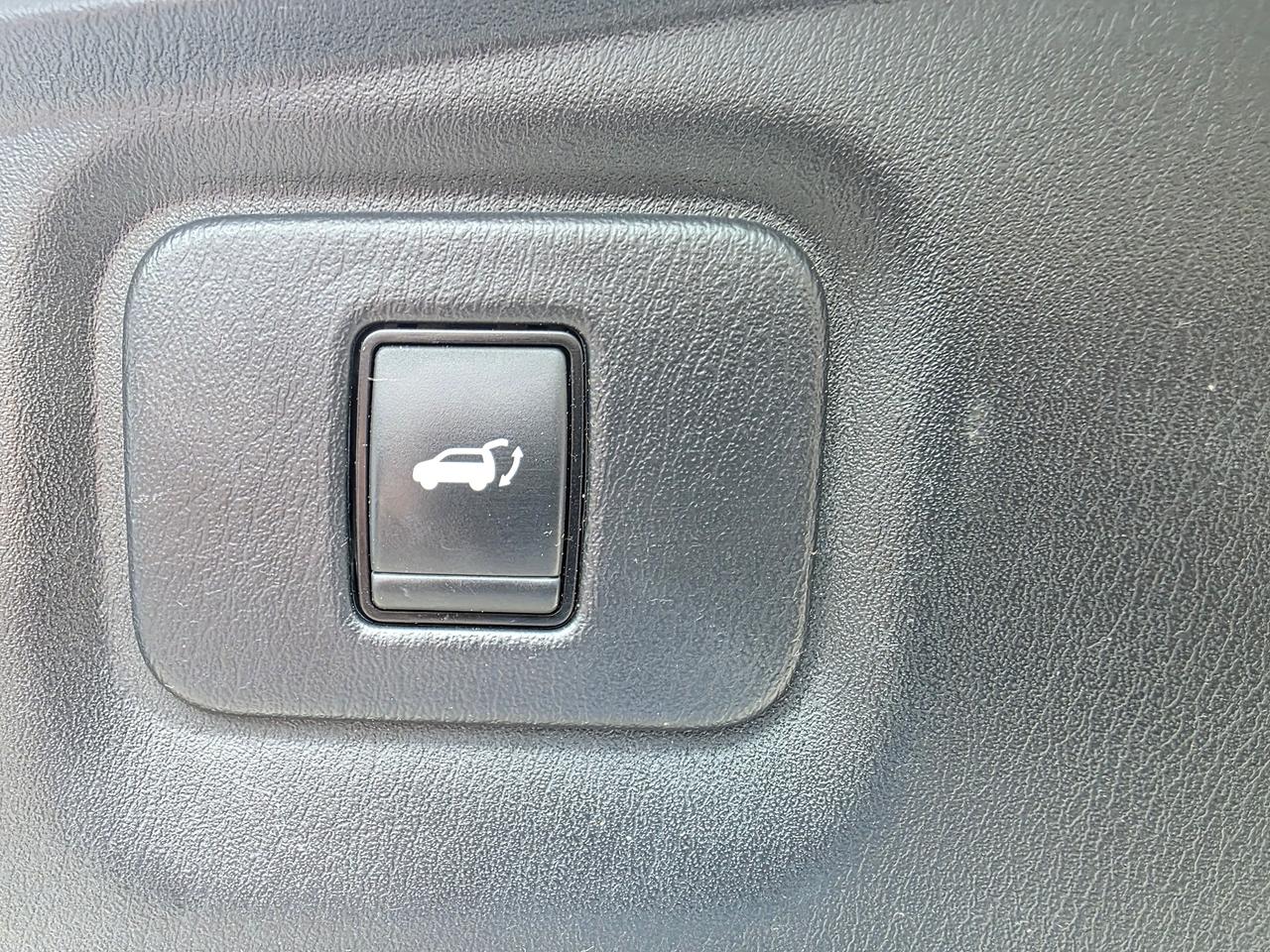 2017 Nissan Pathfinder Platinum 4WD 7 Passenger Photo