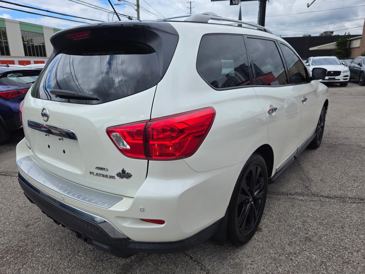 2017 Nissan Pathfinder Platinum 4WD 7 Passenger Photo