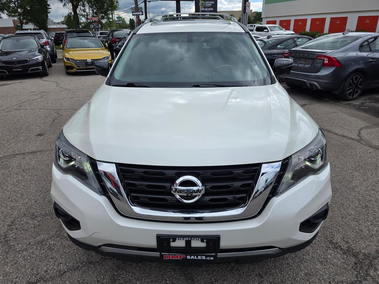 2017 Nissan Pathfinder Platinum 4WD 7 Passenger Photo