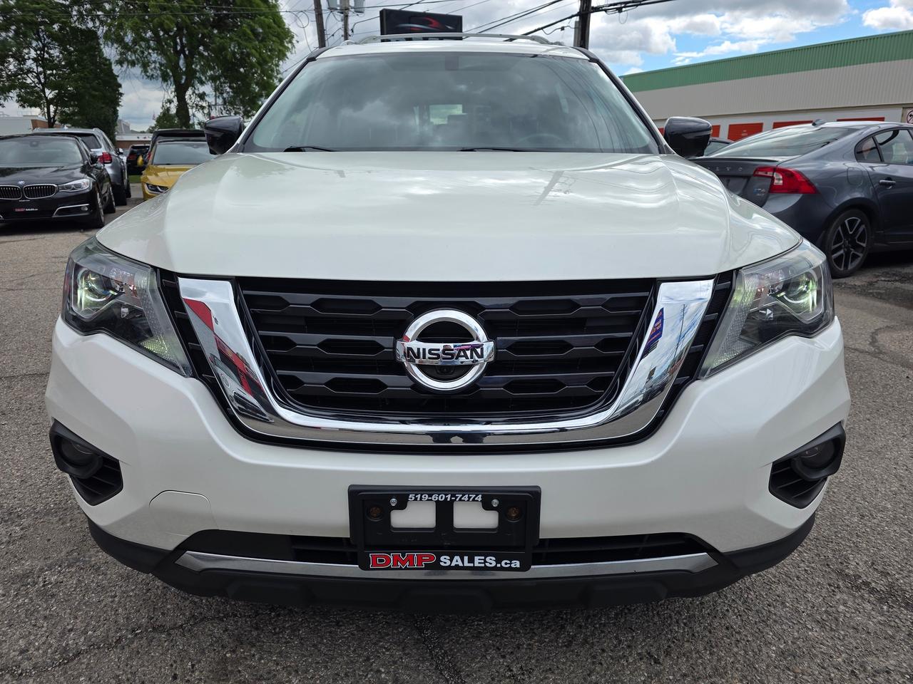 2017 Nissan Pathfinder Platinum 4WD 7 Passenger Photo