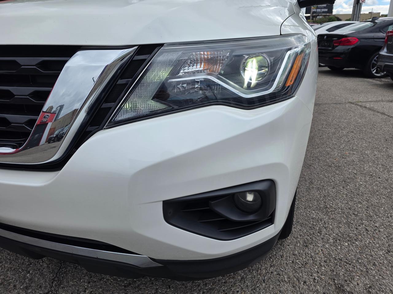 2017 Nissan Pathfinder Platinum 4WD 7 Passenger Photo