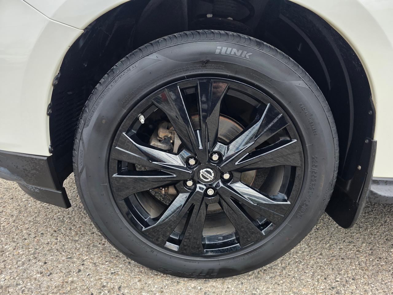 2017 Nissan Pathfinder Platinum 4WD 7 Passenger Photo