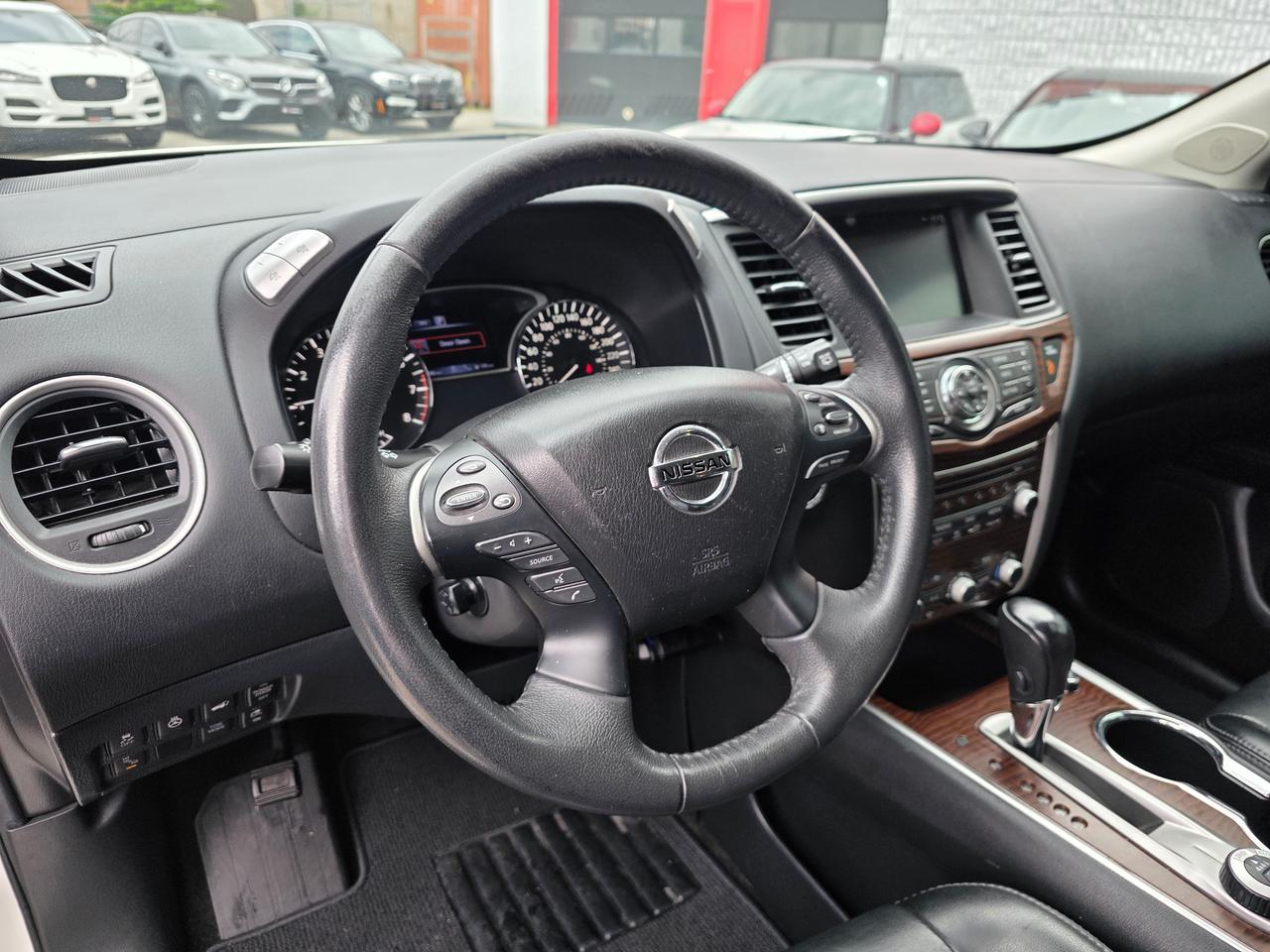 2017 Nissan Pathfinder Platinum 4WD 7 Passenger Photo